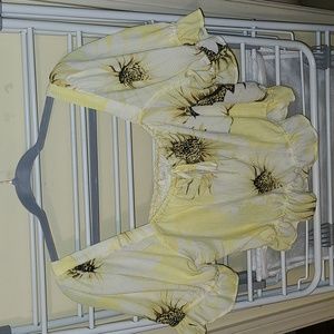 H&M size large Yellow sunflower cropped shirt. Stretchy back Preowned no flaws